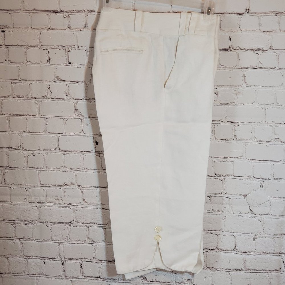 Liquid White Linen Bermuda size 8 D209